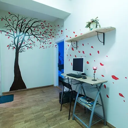 The Knight House אכסניה *